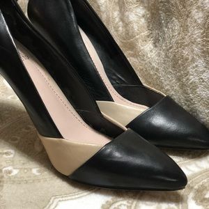 Vince Camuto Black and beige Pump